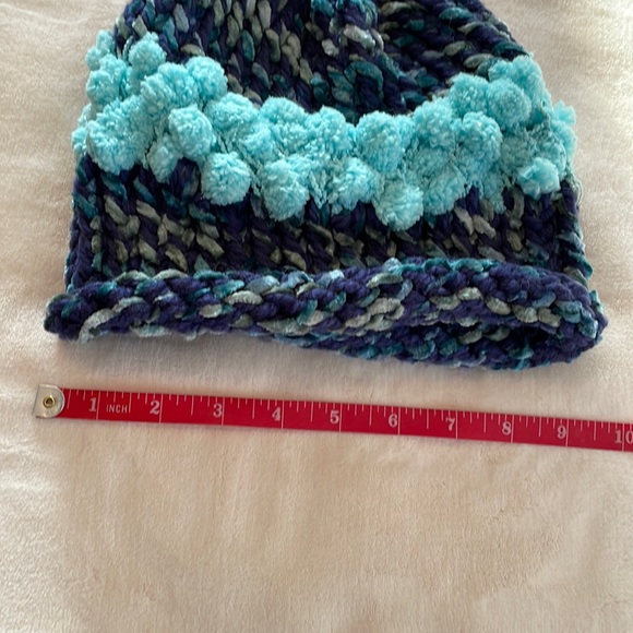NWT - Hand-knitted hat - Picture 4 of 7